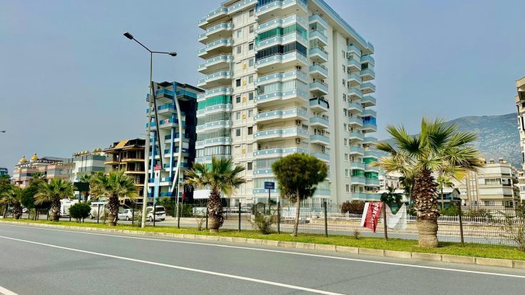 ZU VERKAUFEN – WOHNUNG AM MEER IN MAHMUTLAR / ALANYA